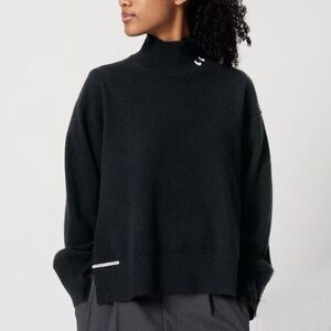 Anya Hindmarch cashmere long sleeve pullover Uniqlo sweater black